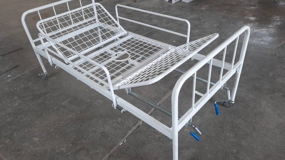 In Tehran, what is the difference between manual and electric hospital beds and which one is the better choice?