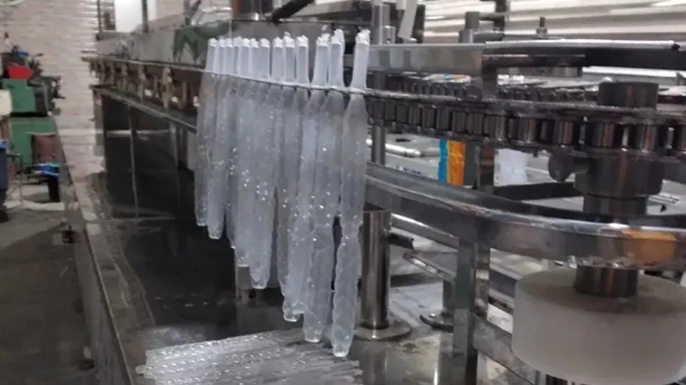 Naderi Brothers Machine Manufacturing, production of soft drink filling machine in Rezvanshahr