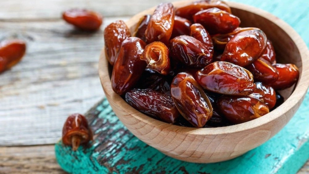 Zamani date production, purchase and sale of additional date export in Jiroft, Kerman