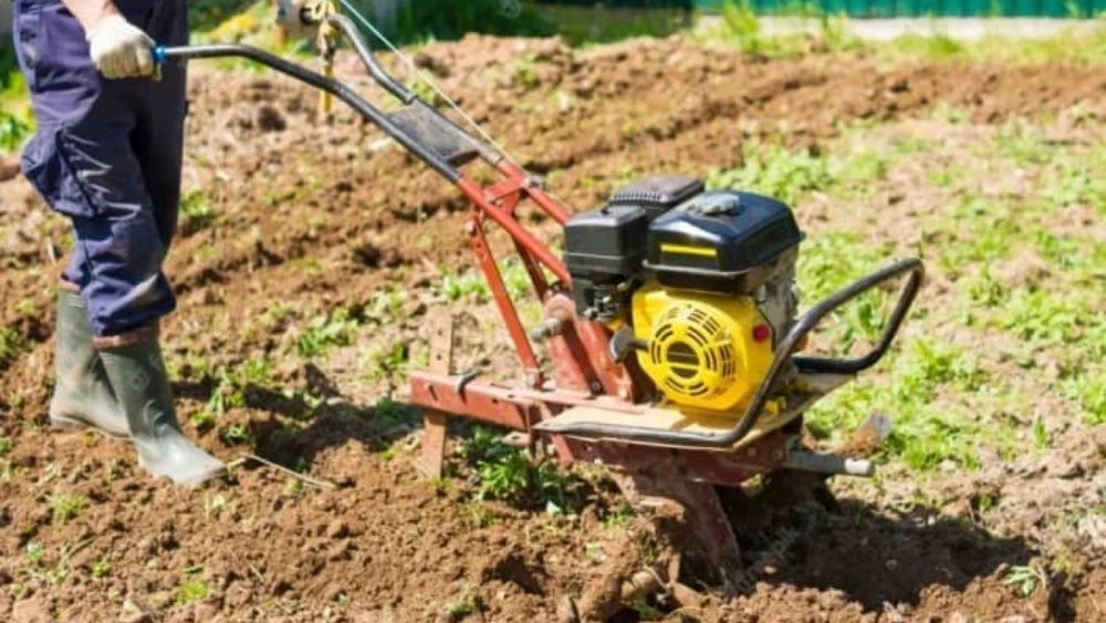 Irrigation agricultural services, implementation of plowing, spraying and demarcation services in Maragheh