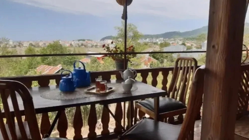 Chilas Residence and Restaurant, tourist accommodation complex in Lahijan