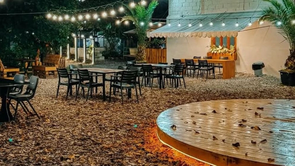 Valag Cafe and Restaurant, serves a variety of dishes, grilled rice and fish in Rudsar