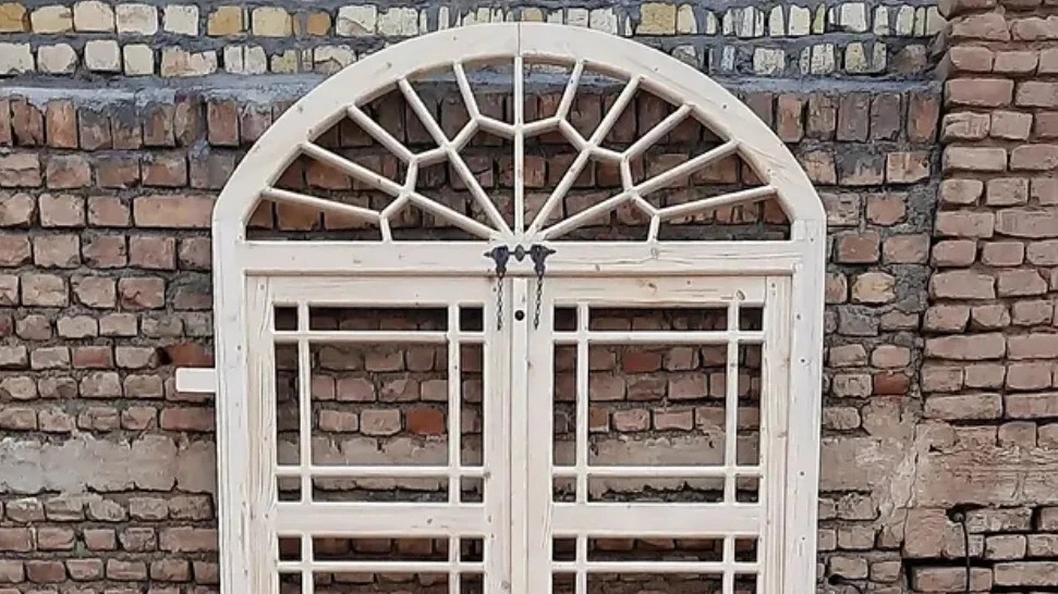 Aryan wooden structures, making traditional wooden doors and windows in Kashan