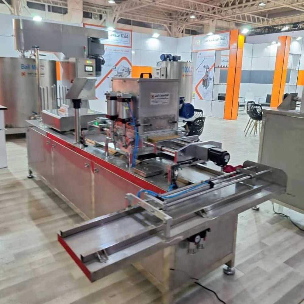 Simple and nutty chocolate depositor machine