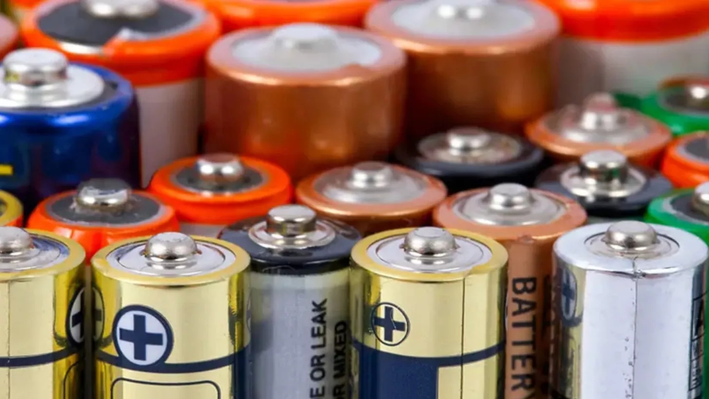 مدت زمان و نحوه شارژ باتری قلمی و نیم قلمی