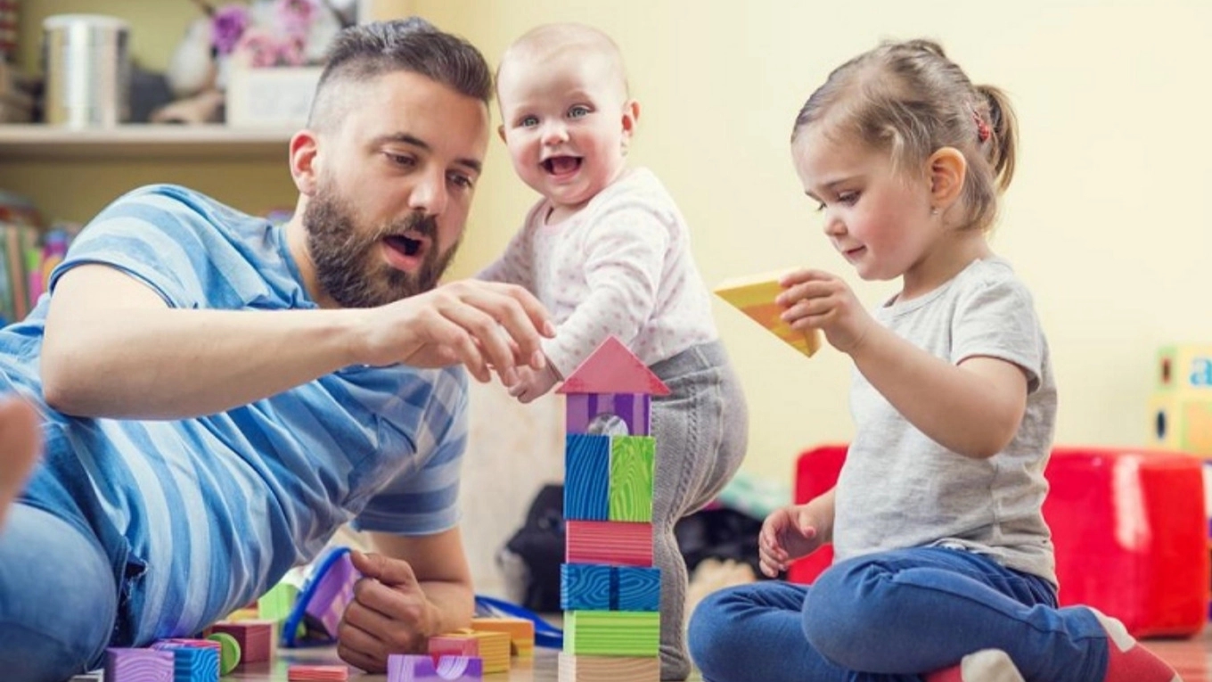 کودک چرا اسباب بازی خود را میشکند و خراب میکند؟