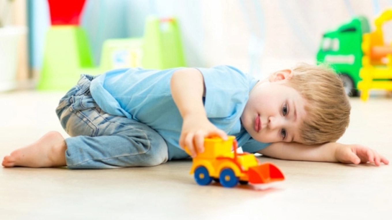 کودک چرا اسباب بازی خود را میشکند و خراب میکند؟