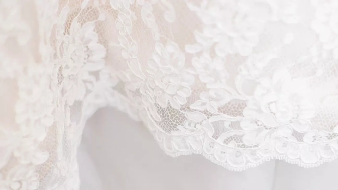 انواع پارچه های پر کاربرد در لباس عروس