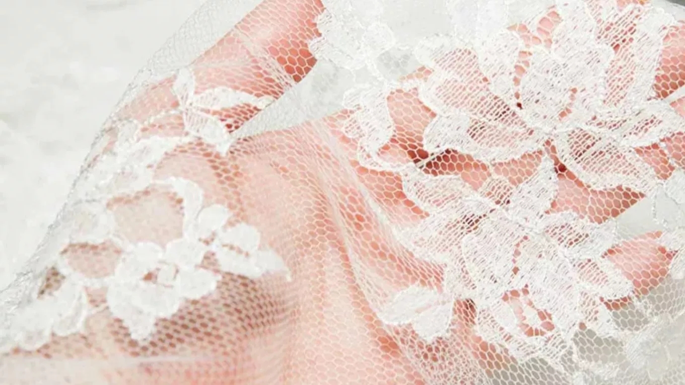 انواع پارچه های پر کاربرد در لباس عروس