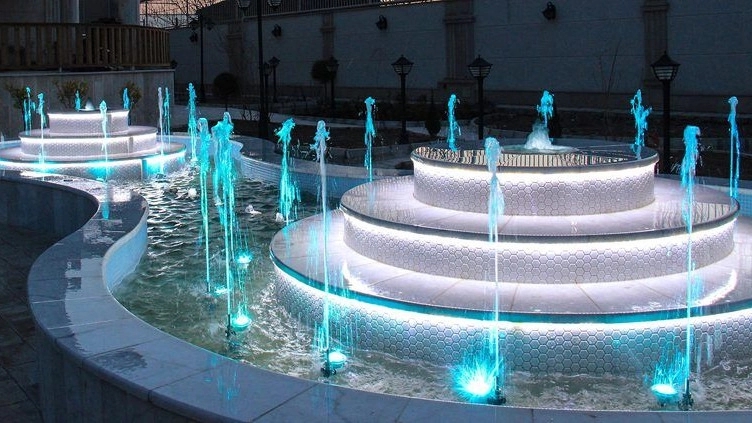 What is a fountain and what are its types?