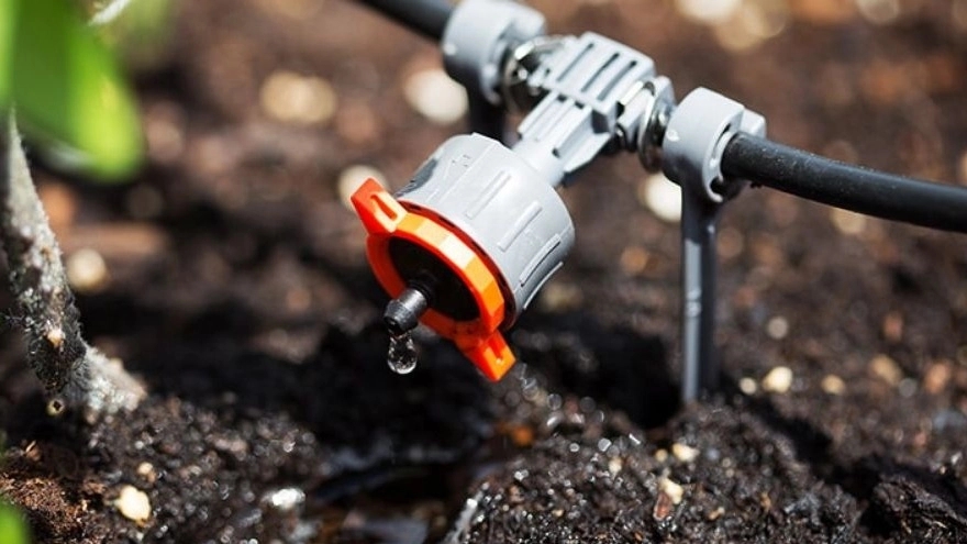 مزایای تجهیزات آبیاری قطره ای