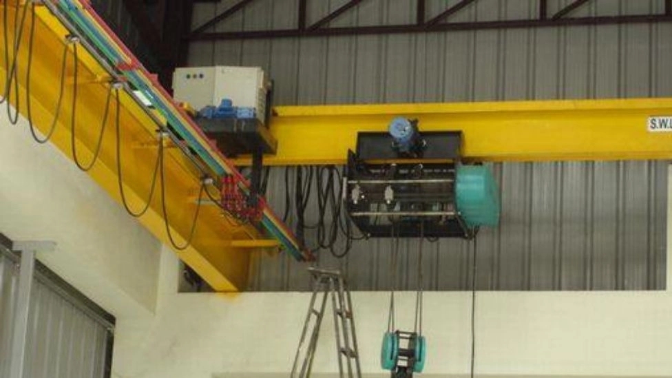 انواع جرثقیل سقفی از لحاظ کاربردشان در صنعت