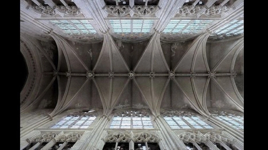 Gothic architecture and acquaintance with style features