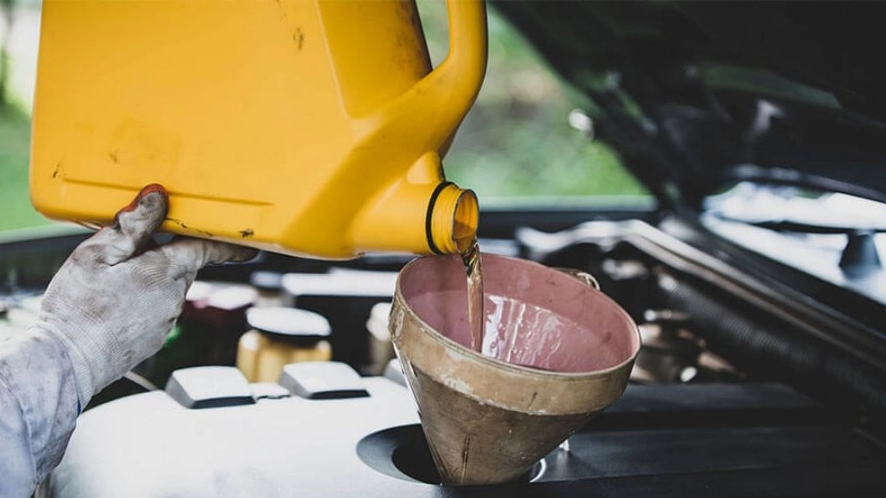 How to determine the time to replace the car oil filter?