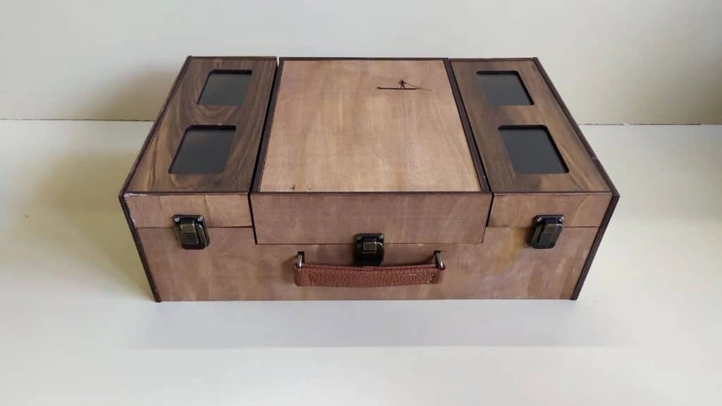 تطبيق صندوق خشبي