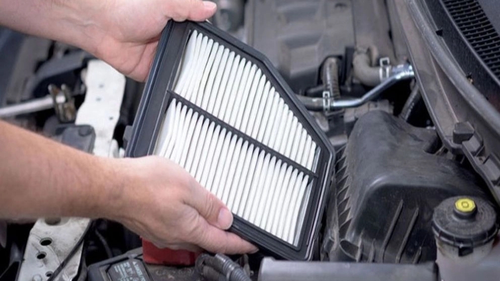 What is the difference between a fuel filter and an oil filter?