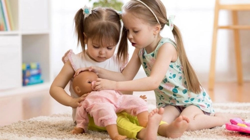 فواید عروسک بازی در کودکان