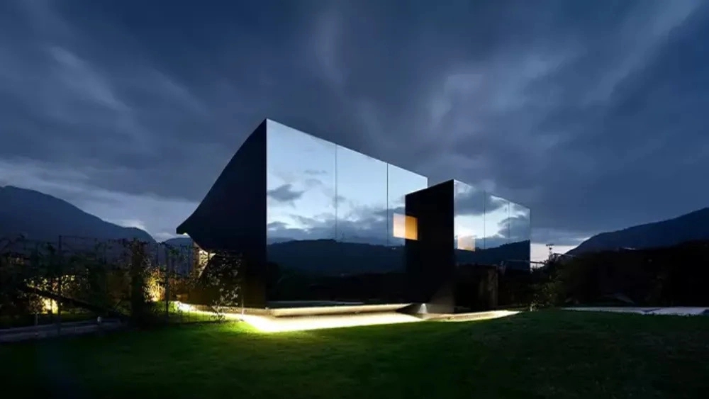 Mirroring has a lasting effect